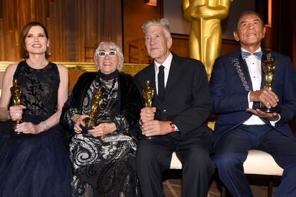 Geena Davis, Lina Wertmuller, David Lynch y Wes Studi con sus Oscar honorarios