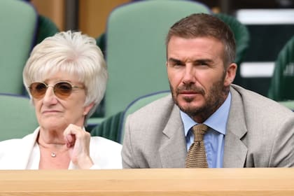 David Beckham asistió a la primera jornada del Grand Slam, el 1 de julio, junto a su mamá, Sandra.