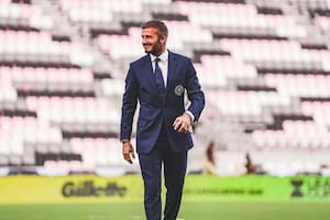 David Beckham posó con dos fanáticas de Lionel Messi y lo subió a su cuenta de Instagram