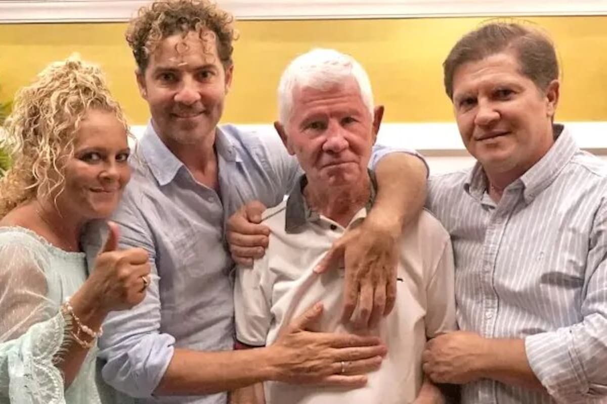 David Bisbal junto a sus dos hermanos y su padre (Foto: Instagram/@davidbisbal)