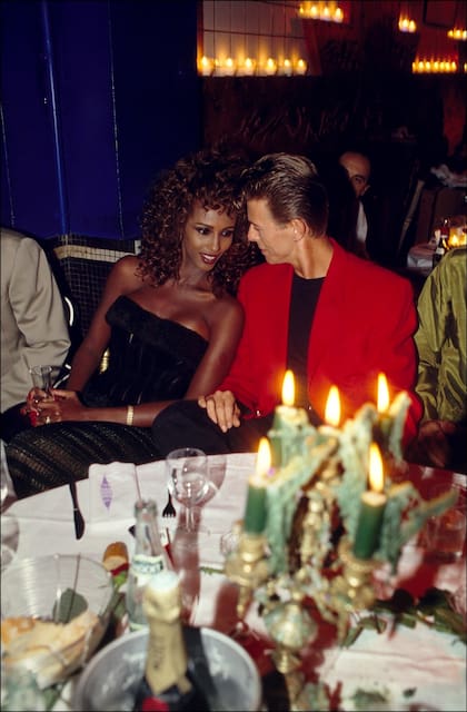 David Bowie y quien fuera su última esposa, la top model Iman, en Les Bains Douches, una noche de septiembre de 1991
