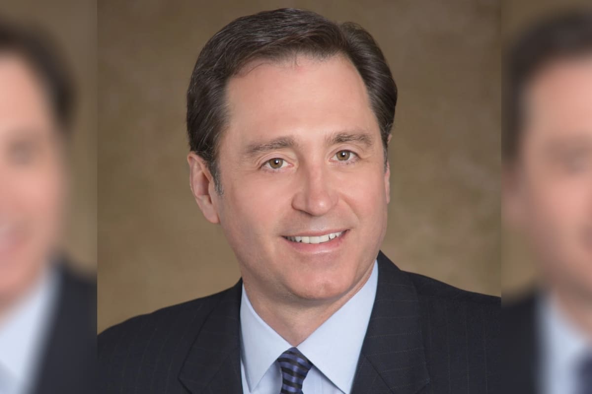 David Duvall denunció que lo despidieron por ser hombre y blanco y la justicia falló a su favor