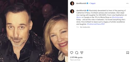 David Furnish tuvo sentidas palabras para Catherine O’Hara