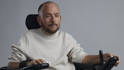 David Holmes dice que está agradecido de haber mantenido su sentido de identidad