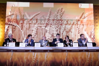 David Hughes (Argentrigo), Diego Cifarelli (FAIM), Raúl Dente (Acopiadores), Ramiro Costa (Bolsa de Cereales), Gustavo Idígoras (Ciara-CEC) y Javier Buján (Cámara Arbitral)