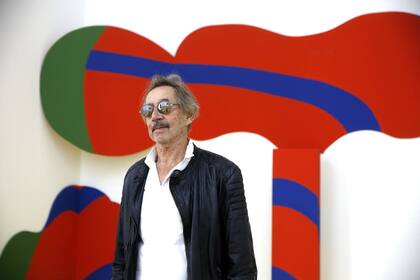 David Lamelas con su instalación El Súper Elástico (1965), que integra la retrospectiva del Malba