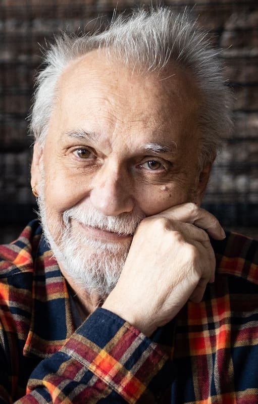 David Lebón asegura que aún siente nervios antes de subir a tocar y que sólo compone cuando aparece el deseo: "si no tengo ganas, me merezco dormir una siesta"