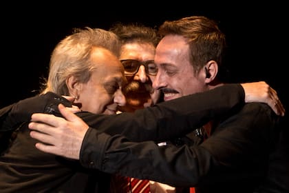 David Lebon, Charly Garcia y Pedro Aznar en el Cosquin Rock 2013; Serú Girán se despidió con un disco en vivo, No llores por mí, Argentina