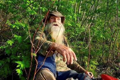 David Lidstone llevaba una vida apacible en medio del bosque hasta que fue denunciado por ocupar una casa junto al río
