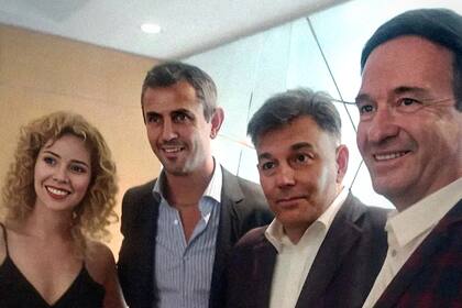 David Litvinchuck, titular del PAMI Mendoza, a la derecha en la imagen, junto a Lourdes Arrieta, Martín Menem y Carlos Soloa Vacas, exjefe del PAMI