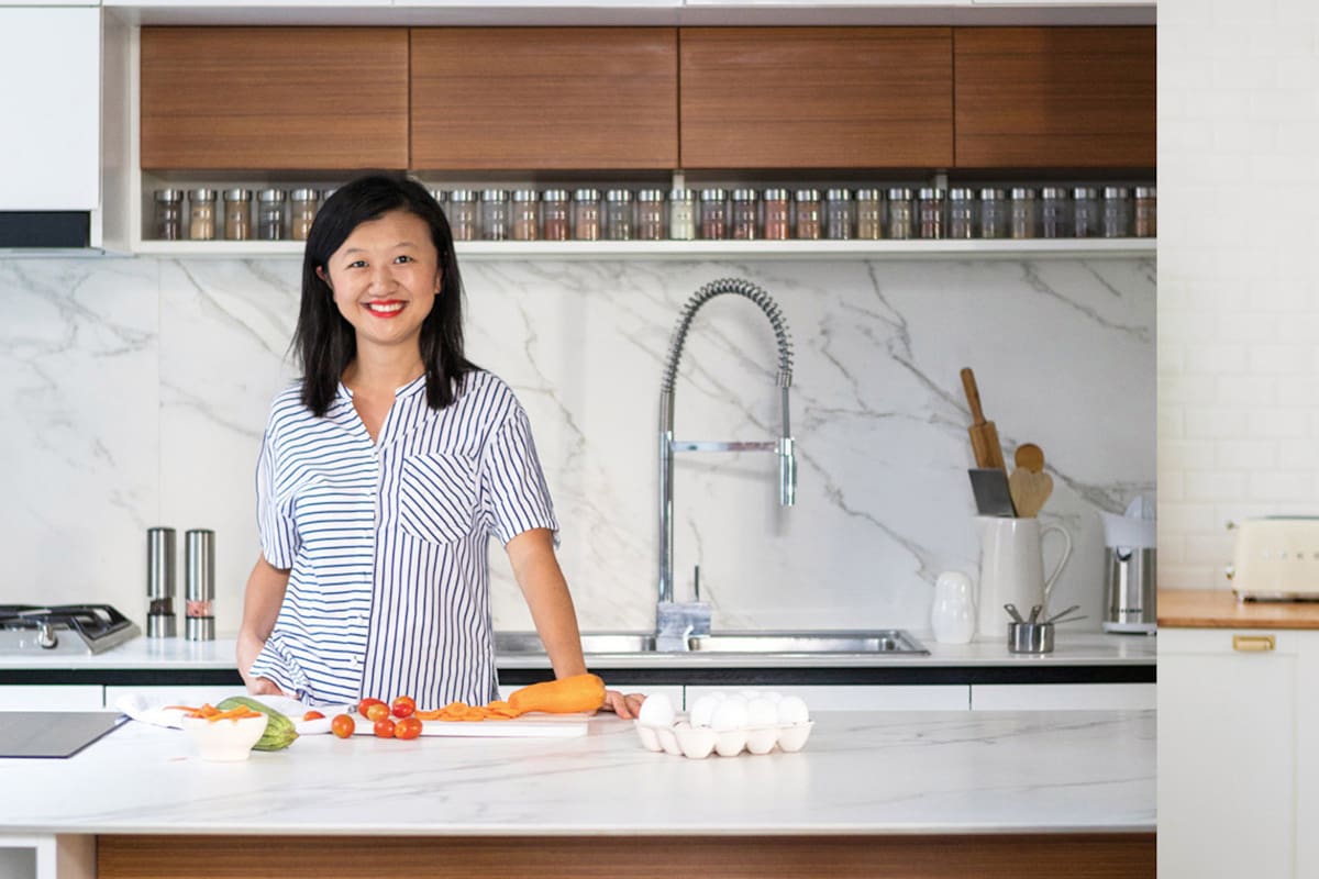 David Mamani es el creador de House of Cupcakes; Karina Gao, la mente detrás de Monpetit Glouton, dos proyectos en torno a la cocina que hoy cuentan con miles de seguidores en Instagram. ¿Cómo organizaron sus espacios de trabajo? Los invitamos a descubrirlo.