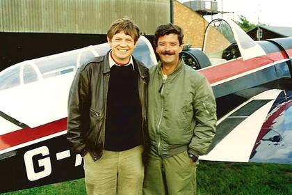 David Morgan y Héctor Sánchez en 1993, una década después de haberse enfrentado en un combate aéreo