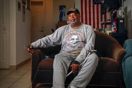 David Murray, veterano de 67 años con discapacidad, teme volver a quedar sin hogar si pierde el subsidio que le permite pagar un alquiler accesible en Miami