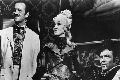 David Niven, Marlene Dietrich y Frank Sinatra en La vuelta al mundo en 80 días.