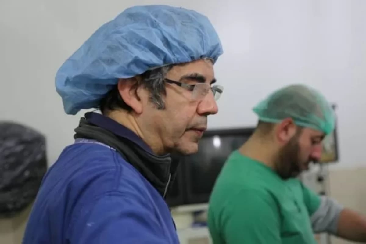 David Nott durante una operación en Siria