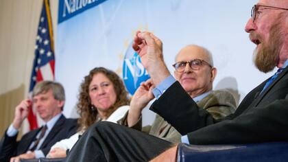 David Reitze, Gabriela González, Rainer Weiss y Kip Thorne, del proyecto LIGO, durante el anuncio
