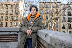 David Remartínez, editor, autor y periodista, en la Plaza del General Vara de Rey de Madrid