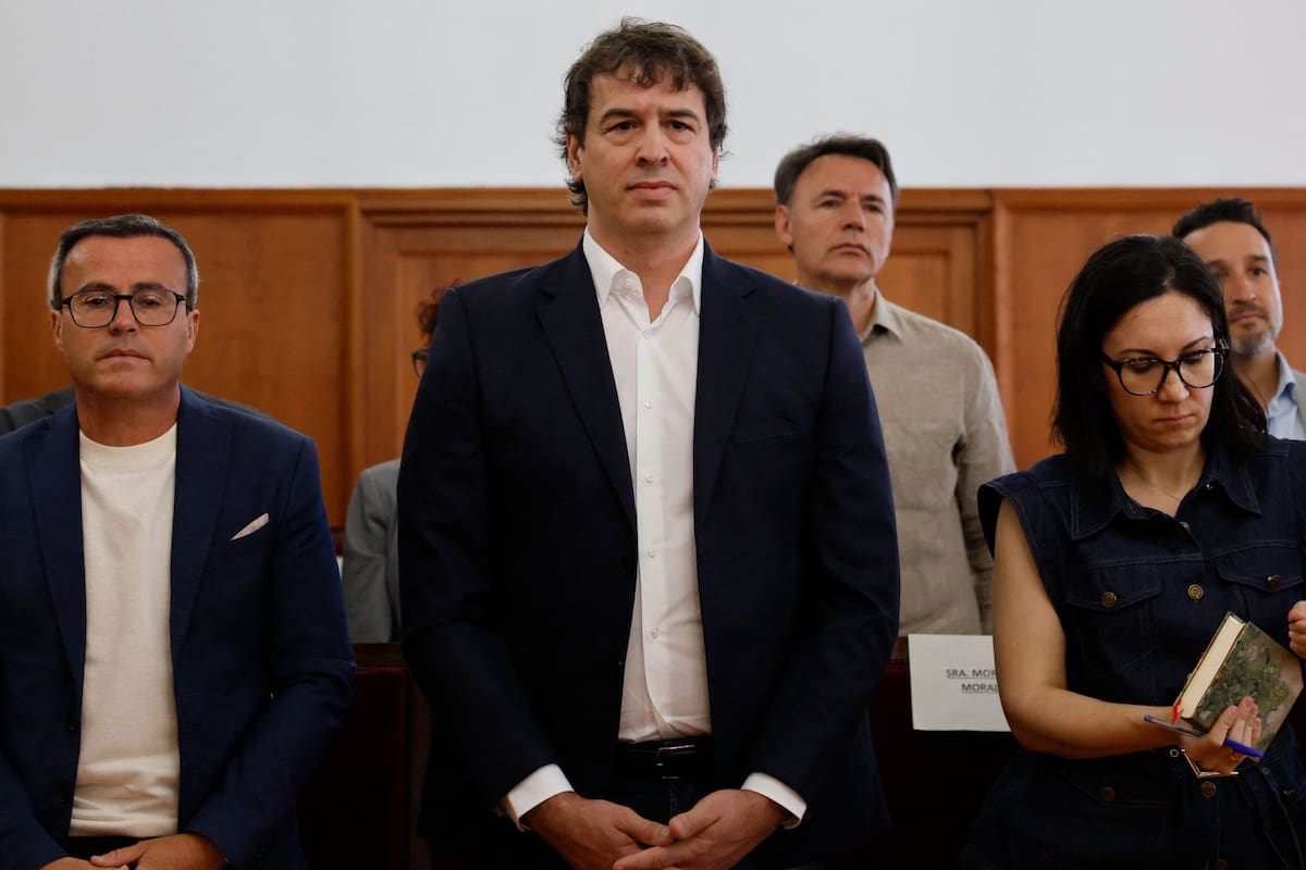 David Sánchez Pérez-Castejón, hermano del presidente español, durante la primera audiencia en el Juzgado provincial de Badajoz, el 28 de mayo de 2026 (Andrés Ballesteros/ AFP)