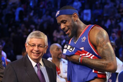 David Stern y LeBron James, en un Juego de las Estrellas en 2008
