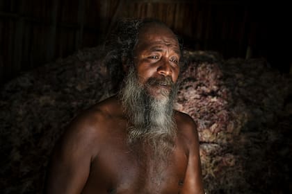 David Tebaubau, un agricultor de algas marinas, vive en la isla de Makaru. "Aquí no hay jefe, tú eres el jefe", dijo.