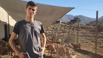 David Tomé González contó que las “200 cabras son de raza malagueña”
