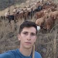 David Tomé, cabrero de 19 años en Málaga: “A los 12 compré la primera y hoy tengo 200”