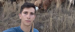 David Tomé, cabrero de 19 años en Málaga: “A los 12 compré la primera y hoy tengo 200”
