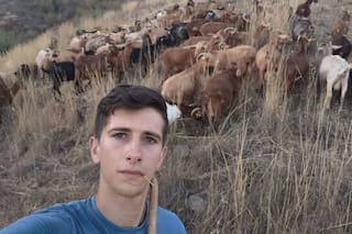 David Tomé, cabrero de 19 años en Málaga: “A los 12 compré la primera y hoy tengo 200”
