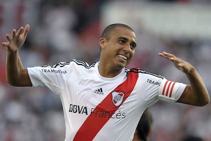 El paso por River, un desafío personal y una metralla de 17 goles para colaborar en el ascenso; no considera que su participación en las elecciones de 2017 en el club le cierren otras puertas en la Argentina
