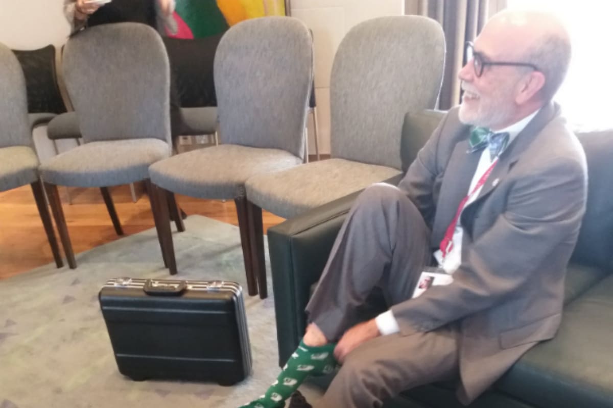 David Usher se calzó las medias previo a su encuentro con el ministro Faurie