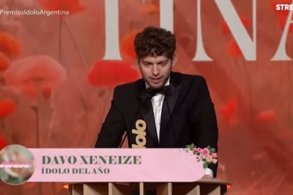 Davo Xeneize recibió el premio Ídolo del Año durante la tercera edición de los Premios Ídolo Argentina