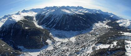 Davos, un pueblo ubicado en el este de Suiza, se transforma durante el invierno en un paisaje digno de una postal navideña
