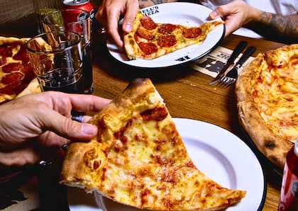 De 19 a 23, habrá un 25% de descuento en pizzas grandes y XXL de las variedades Lincoln, Obama, Jamoneta y Napoleta