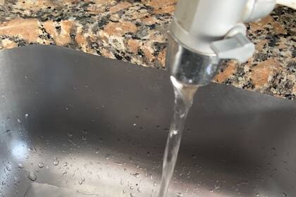 “De a poco está volviendo la luz y se va a ir recuperando el sistema para que llegue el agua y las cañerías vuelan a tener presión”, dijeron fuentes de AySA