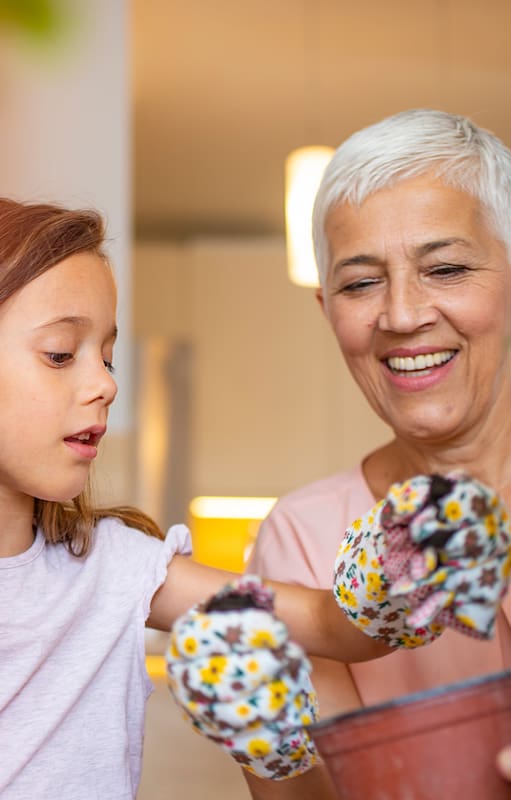 De acuerdo a diferentes estudios científicos, tener hobbies "de abuela" mejora tu salud física y mental.