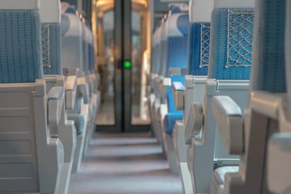 De acuerdo a una encuesta, algunas personas consideran ceder su asiento a niños en el transporte público "por seguridad"