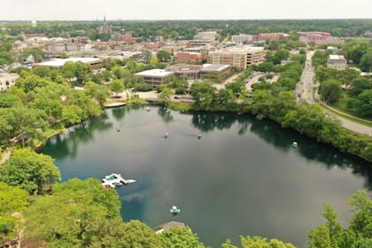 De acuerdo al estudio de Niche, la economía de Naperville es fuerte y diversificada