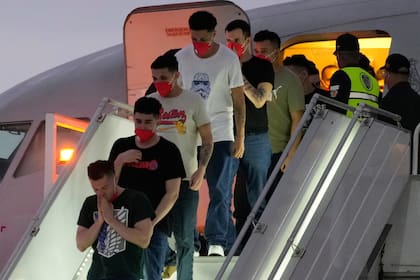 De acuerdo con Associated Press, los detenidos relataron golpes, torturas y encierro prolongado