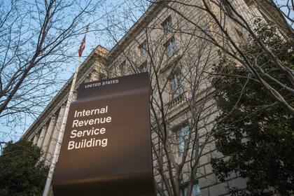 De acuerdo con el acuerdo entre las agencias, el IRS debía recibir la solicitud del ICE, estudiar su validez y devolver a la agencia aquellos que no cumplan con los requisitos de divulgación