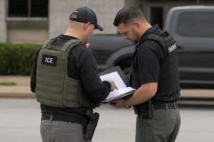 De acuerdo con el DHS, el objetivo era una persona con antecedentes penales, acusado de robo y falsificación