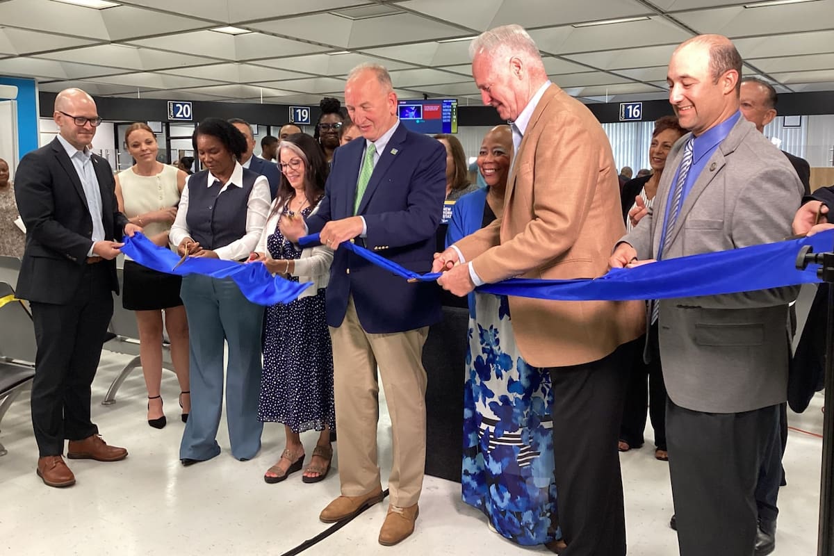 De acuerdo con el DMV, la oficina cuenta con espacios renovados y mejoras que optimizan el servicio al cliente