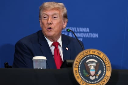 De acuerdo con la encuesta realizada por NBC News y Telemundo, solo el 27% de los votantes latinos aprueba la gestión del presidente Donald Trump