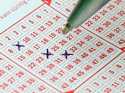 De acuerdo con la Lotería de Florida, una de cada 2,65 millones de personas gana el primero de US$5 millones