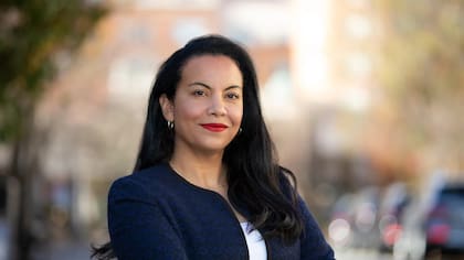 De acuerdo con la proyección de AP, Analilia Mejía triunfó en los comicios frente a Joe Hathaway y el candidato independiente Alan Bond