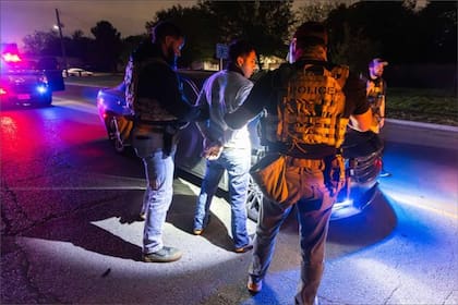 De acuerdo con las autoridades, los oficiales arrestaron a un acusado el 11 de septiembre y a cinco el 14 de septiembre, mientras que el restante se entregó el 15 del mismo mes luego de estar prófugo