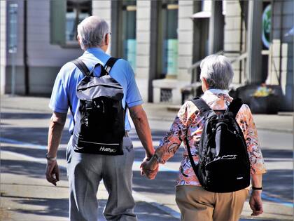 De acuerdo con lo que señala la plataforma, para responder esta interrogante es fundamental considerar la biología del envejecimiento (Foto de carácter ilustrativo PIXABAY)
