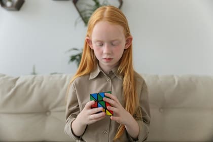 De acuerdo con los autores, variables como la calidad del sistema educativo, la equidad en el acceso a la educación, y factores socioeconómicos son determinantes en los niveles promedio de CI (Archivo)