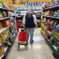 El consumo sigue en baja, aunque desacelera la caída