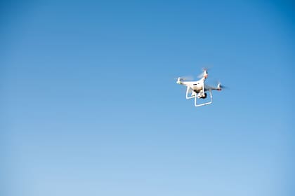 De acuerdo con The Washington Post, en el mes de marzo, drones no identificados fueron vistos sobre la base militar