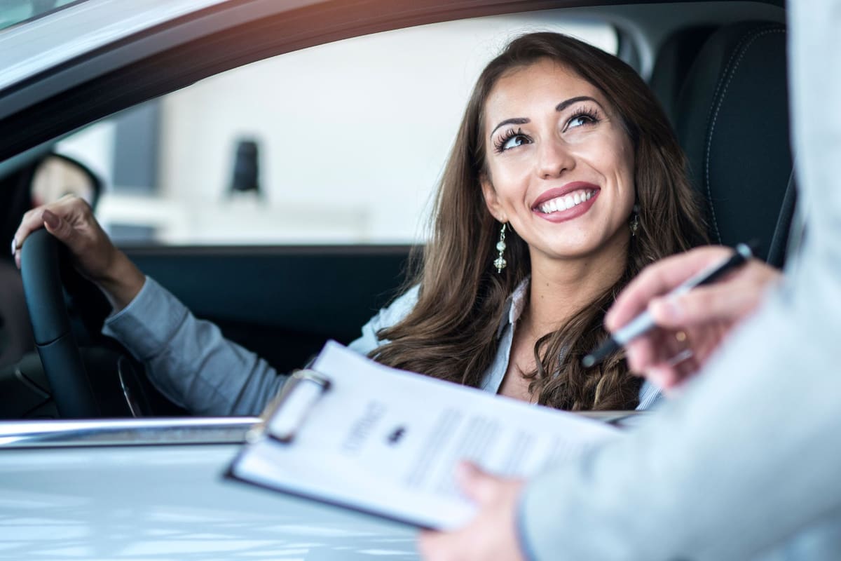 De acuerdo con un análisis de 2025, el costo promedio por asegurar un vehículo en EE.UU. es de US$2068 al año (Freepik/Aleksandarlittlewolf)